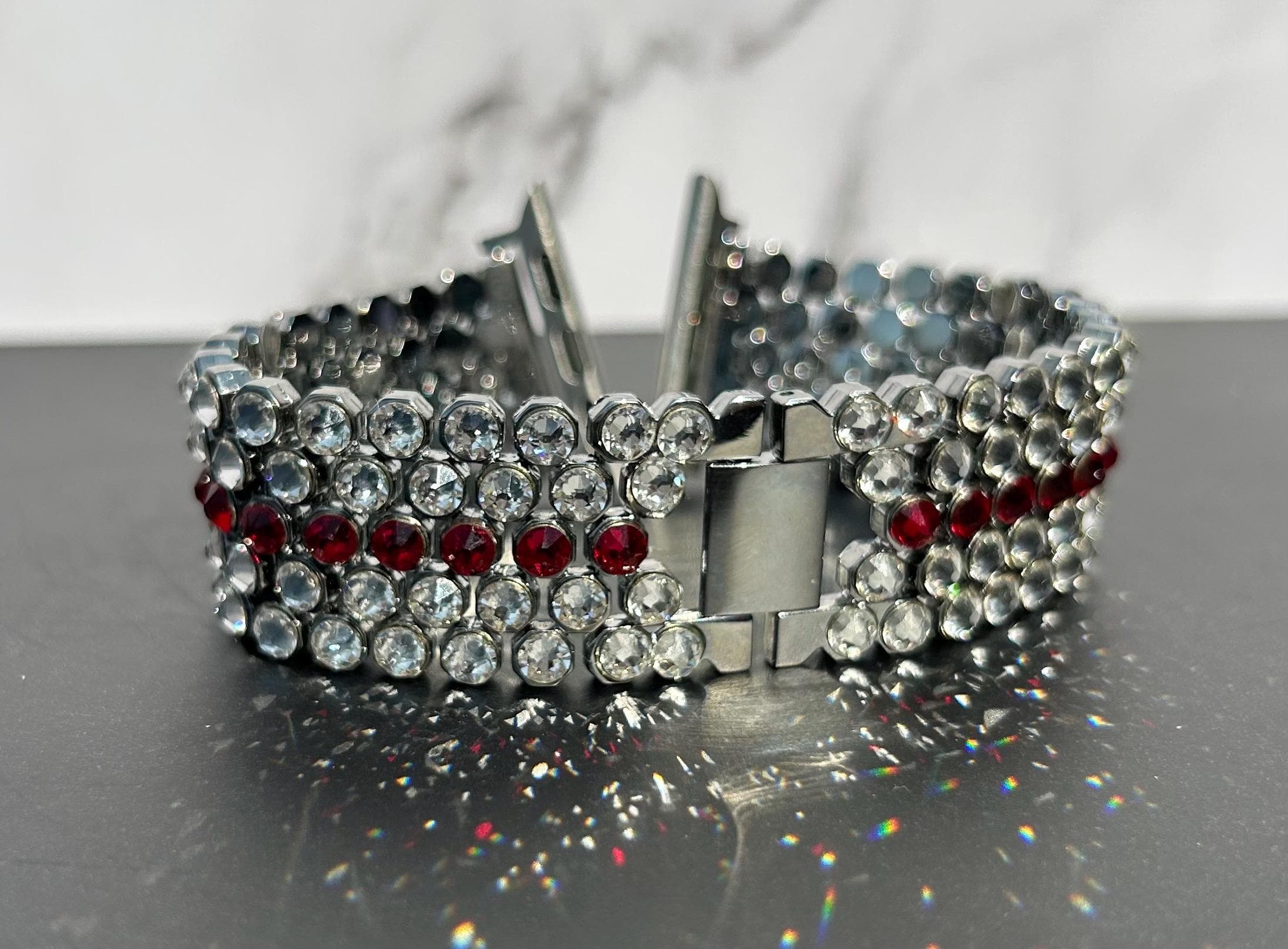 Premium crystal Apple / Samsung watch band